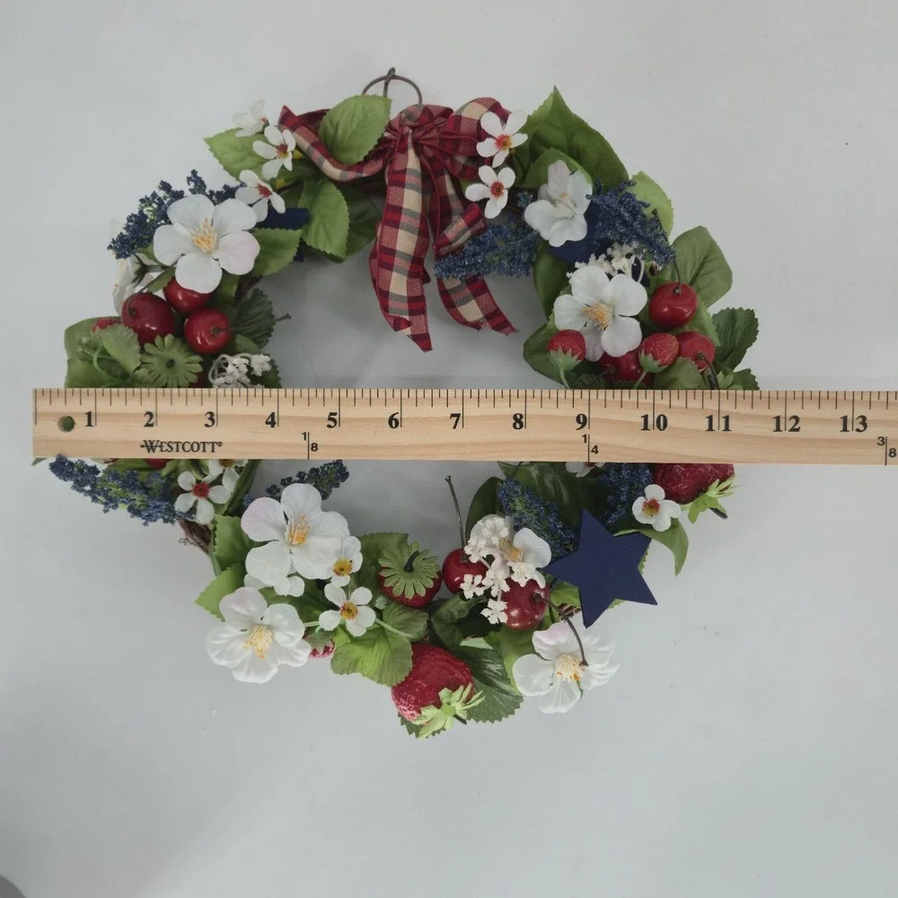 Vintage Avon 2002 Americana Style Wreath Patriotic Strawberry Floral Box July 4